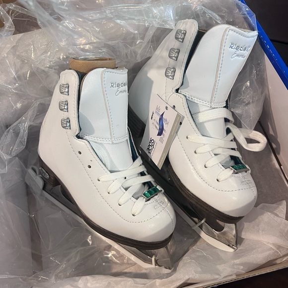 Brand New in Box RIEDELL EMERALD SKATES SIZE 10 - Picture 3 of 5